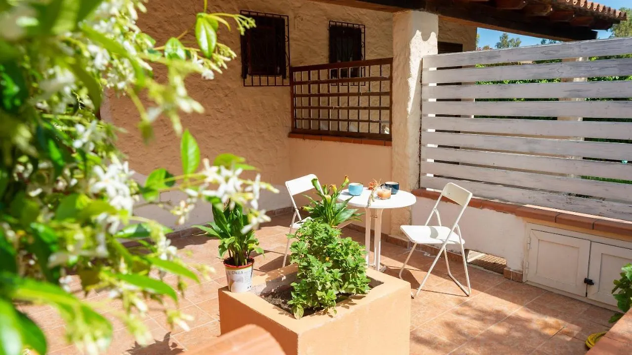 Apartamento La Casa Di Elisabetta Agrustos 0*,  Italia